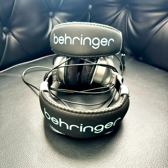 Behringer | High Performance Studio Over the Ears Headphones HPS3000 Set of Two - Picture 3 of 5